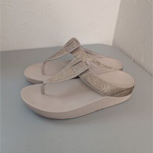 FitFlop Womens LULU Wedge Sandal Rhinestone Isabelle Toe Post gold Size 9